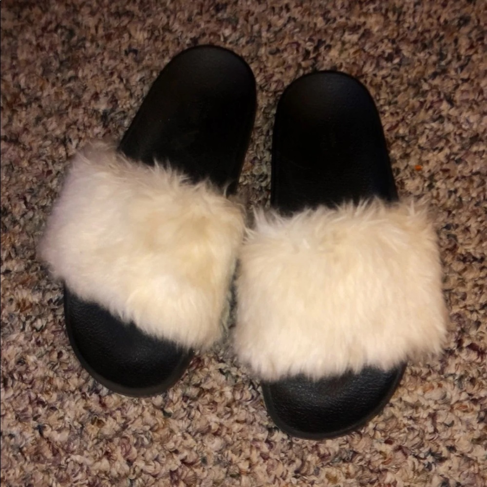 White fur slides